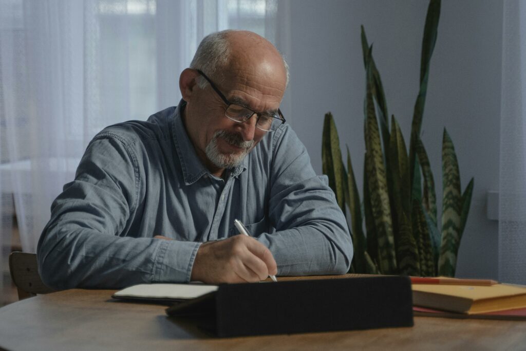 Bureau apaisant avec plantes pour une ergonomie mentale optimale